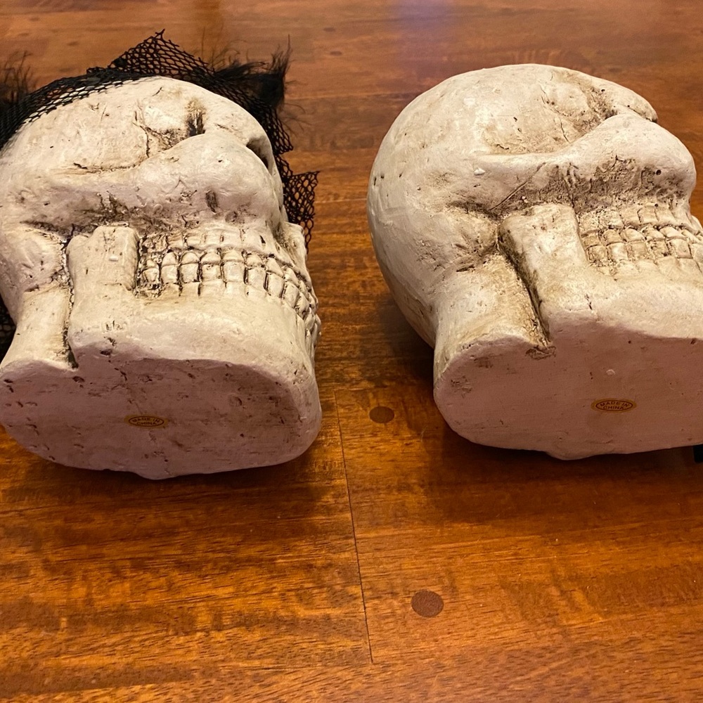Set of Halloween Skulls Mr. and Mrs. - Picture 8 of 8